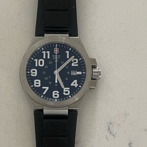 Victorinox Swiss Army Blue Dial Field Watch – Rugged Military Style Date | Mens